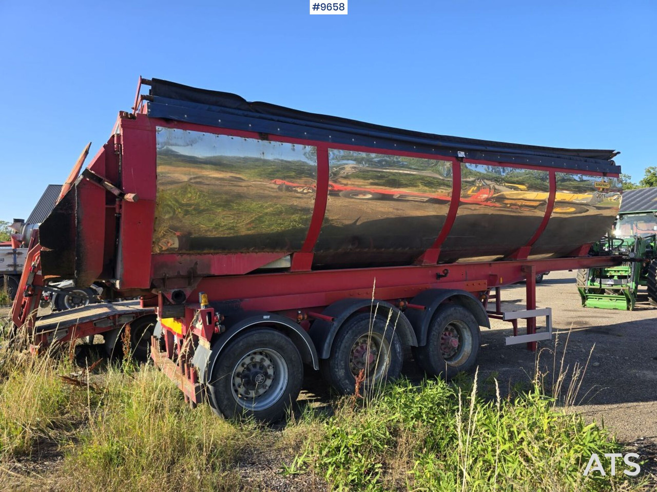 Asphalt trailer Parator STI 17-24 - Kallur-poolhaagis, Asfaldimasin: pilt 3 Asphalt trailer Parator STI 17-24 - Kallur-poolhaagis, Asfaldimasin: pilt 3