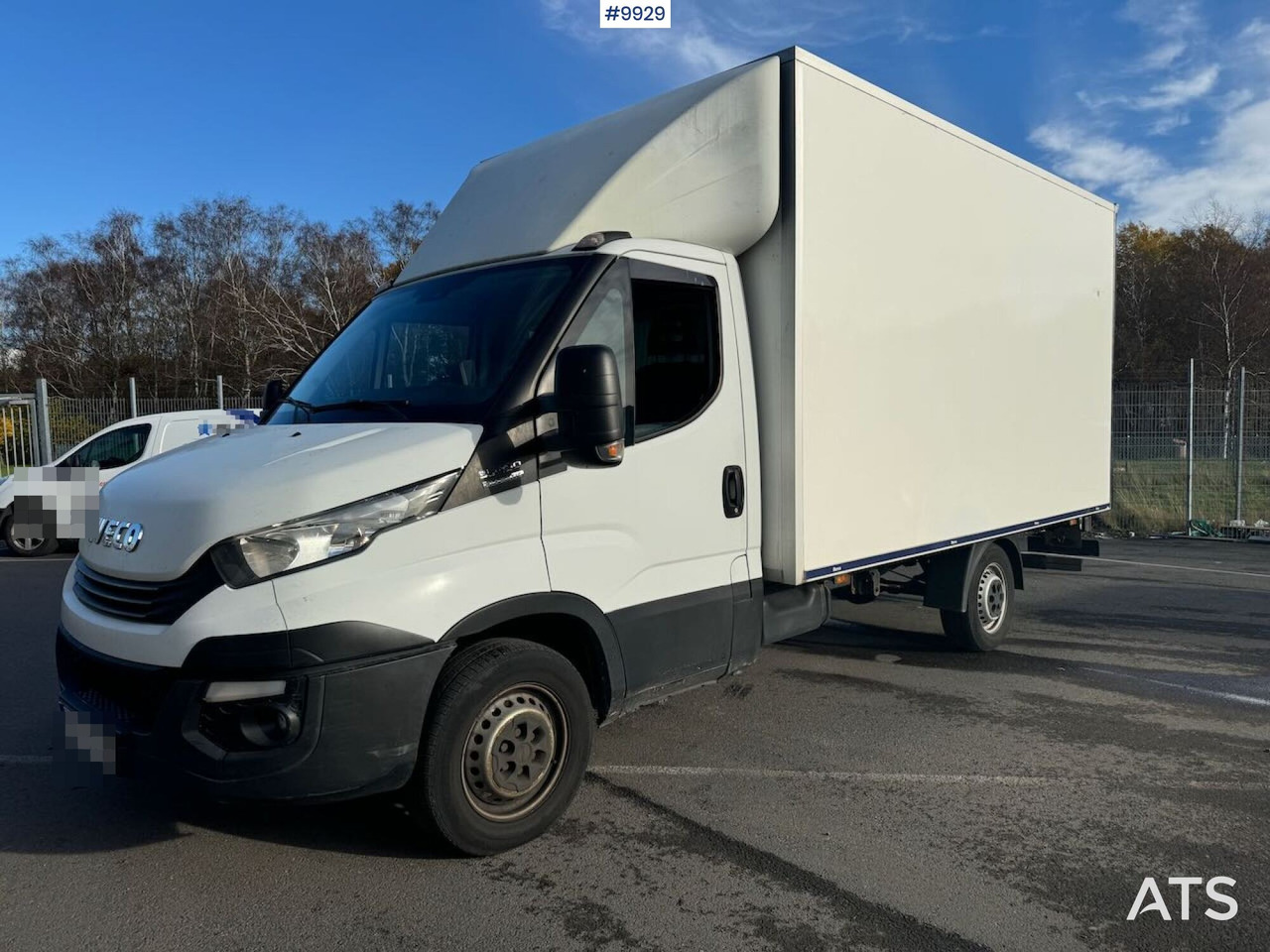 Box Truck Iveco Daily with Tail Lift - Tarbesõiduk furgoon: pilt 1 Box Truck Iveco Daily with Tail Lift - Tarbesõiduk furgoon: pilt 1