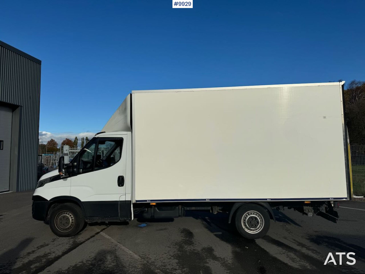 Box Truck Iveco Daily with Tail Lift - Tarbesõiduk furgoon: pilt 2 Box Truck Iveco Daily with Tail Lift - Tarbesõiduk furgoon: pilt 2