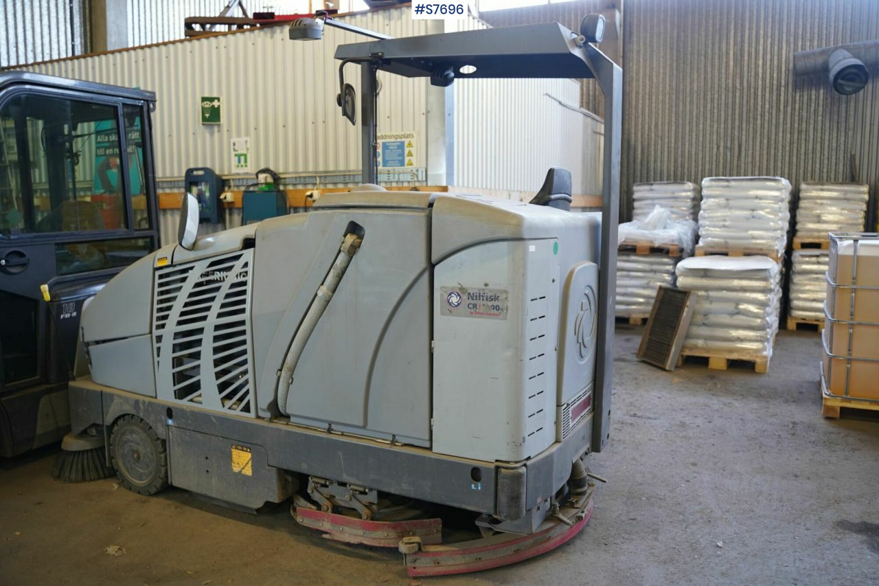 Cleaning machine Nilfisk CR1200 rep.object - Tänavapühkimismasin: pilt 2 Cleaning machine Nilfisk CR1200 rep.object - Tänavapühkimismasin: pilt 2