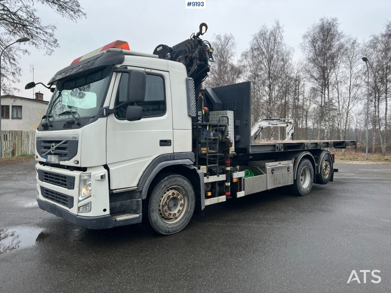 Crane truck VOLVO FM 6*2 with Flatbed and Gravel flatbed (See Video) - Kraanaga veoauto: pilt 1 Crane truck VOLVO FM 6*2 with Flatbed and Gravel flatbed (See Video) - Kraanaga veoauto: pilt 1
