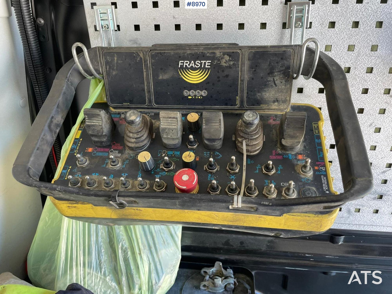 Drilling rig Rotosonic CRS XL150 equipped with CPT - Puurimisplatvorm: pilt 4 Drilling rig Rotosonic CRS XL150 equipped with CPT - Puurimisplatvorm: pilt 4