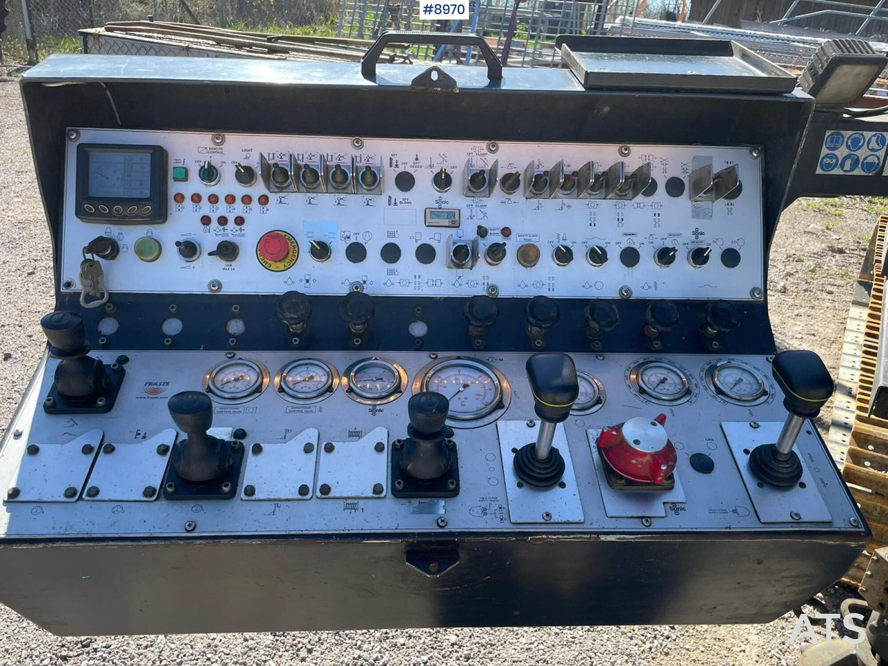 Drilling rig Rotosonic CRS XL150 equipped with CPT - Puurimisplatvorm: pilt 3 Drilling rig Rotosonic CRS XL150 equipped with CPT - Puurimisplatvorm: pilt 3