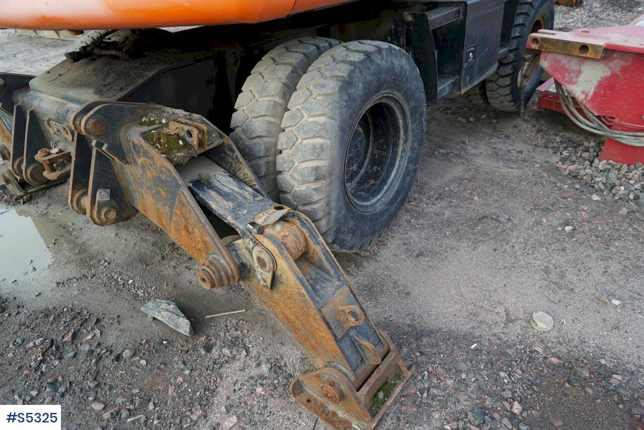 EXCAVATOR Hitachi  EX165W with tools liising EXCAVATOR Hitachi  EX165W with tools: pilt 12