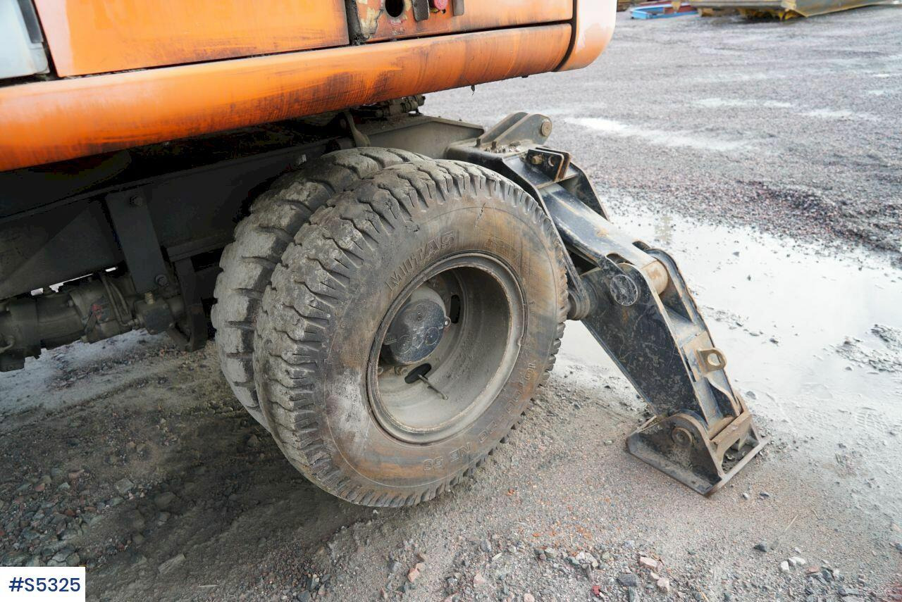EXCAVATOR Hitachi  EX165W with tools liising EXCAVATOR Hitachi  EX165W with tools: pilt 11