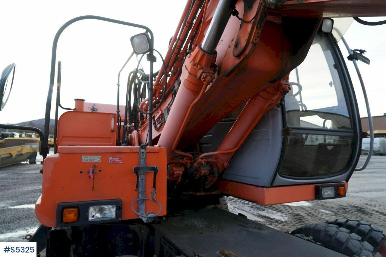 EXCAVATOR Hitachi  EX165W with tools liising EXCAVATOR Hitachi  EX165W with tools: pilt 18