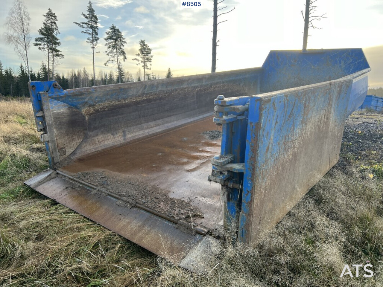 Hook Truck Volvo FH 12 6x4 Tridem with gravel flatbed(VIDEO) - Konkstõstukiga veoauto: pilt 5 Hook Truck Volvo FH 12 6x4 Tridem with gravel flatbed(VIDEO) - Konkstõstukiga veoauto: pilt 5