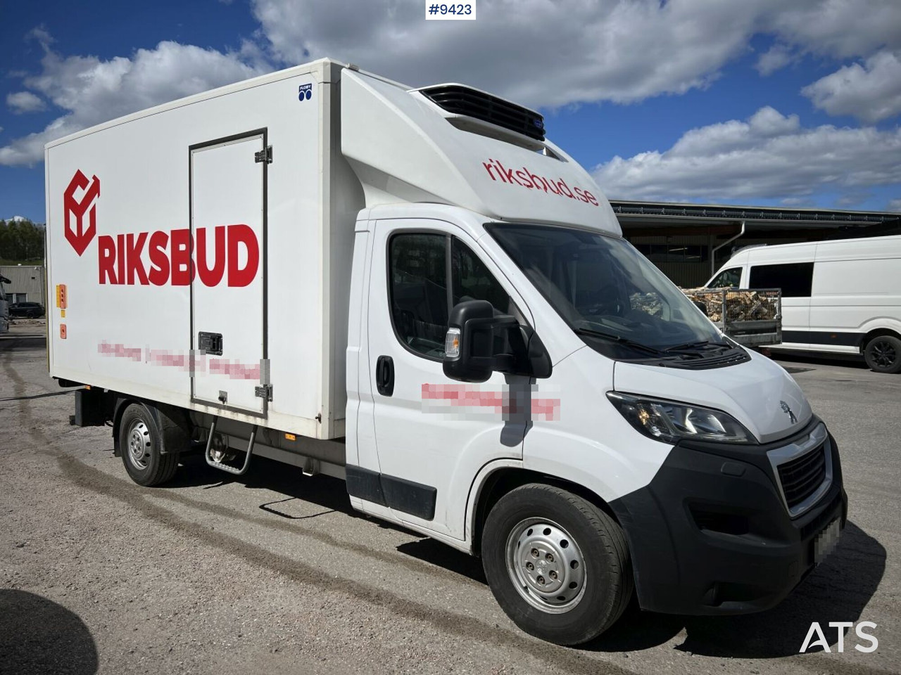 PEUGOT BOXER Box Truck with refrigeration unit and Tail Lift - Kasti veoauto: pilt 3 PEUGOT BOXER Box Truck with refrigeration unit and Tail Lift - Kasti veoauto: pilt 3