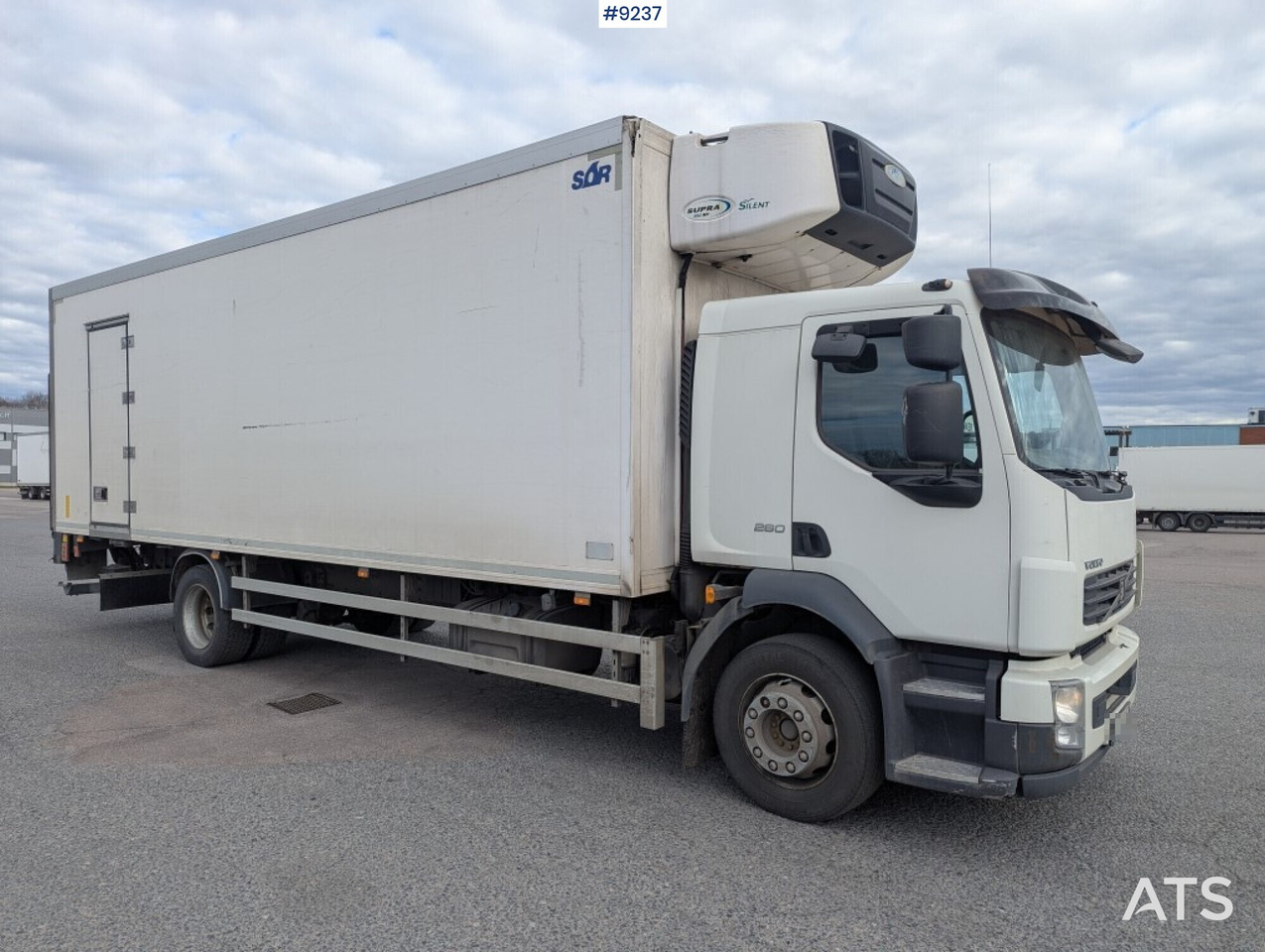 Refrigerated Box truck Volvo FL 260 4X2 with tail lift (SEE VIDEO) - Külmutiga veoauto: pilt 2 Refrigerated Box truck Volvo FL 260 4X2 with tail lift (SEE VIDEO) - Külmutiga veoauto: pilt 2