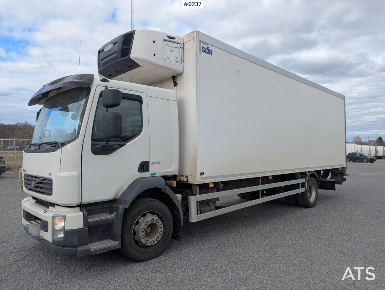 Refrigerated Box truck Volvo FL 260 4X2 with tail lift (SEE VIDEO) - Külmutiga veoauto: pilt 1 Refrigerated Box truck Volvo FL 260 4X2 with tail lift (SEE VIDEO) - Külmutiga veoauto: pilt 1