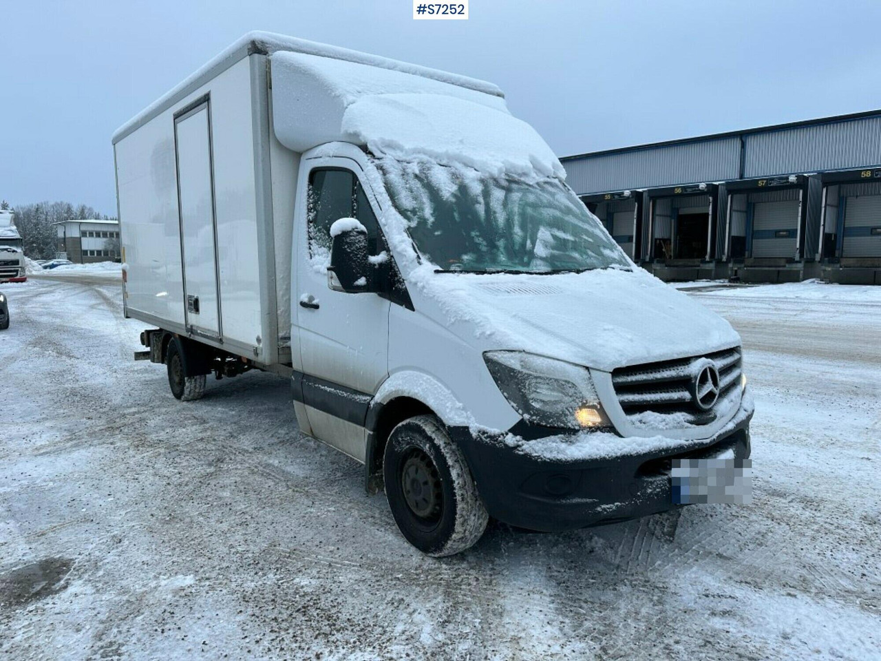 Sprinter box truck Mercedes Benz with Tailgate lift - Tarbesõiduk furgoon: pilt 2 Sprinter box truck Mercedes Benz with Tailgate lift - Tarbesõiduk furgoon: pilt 2