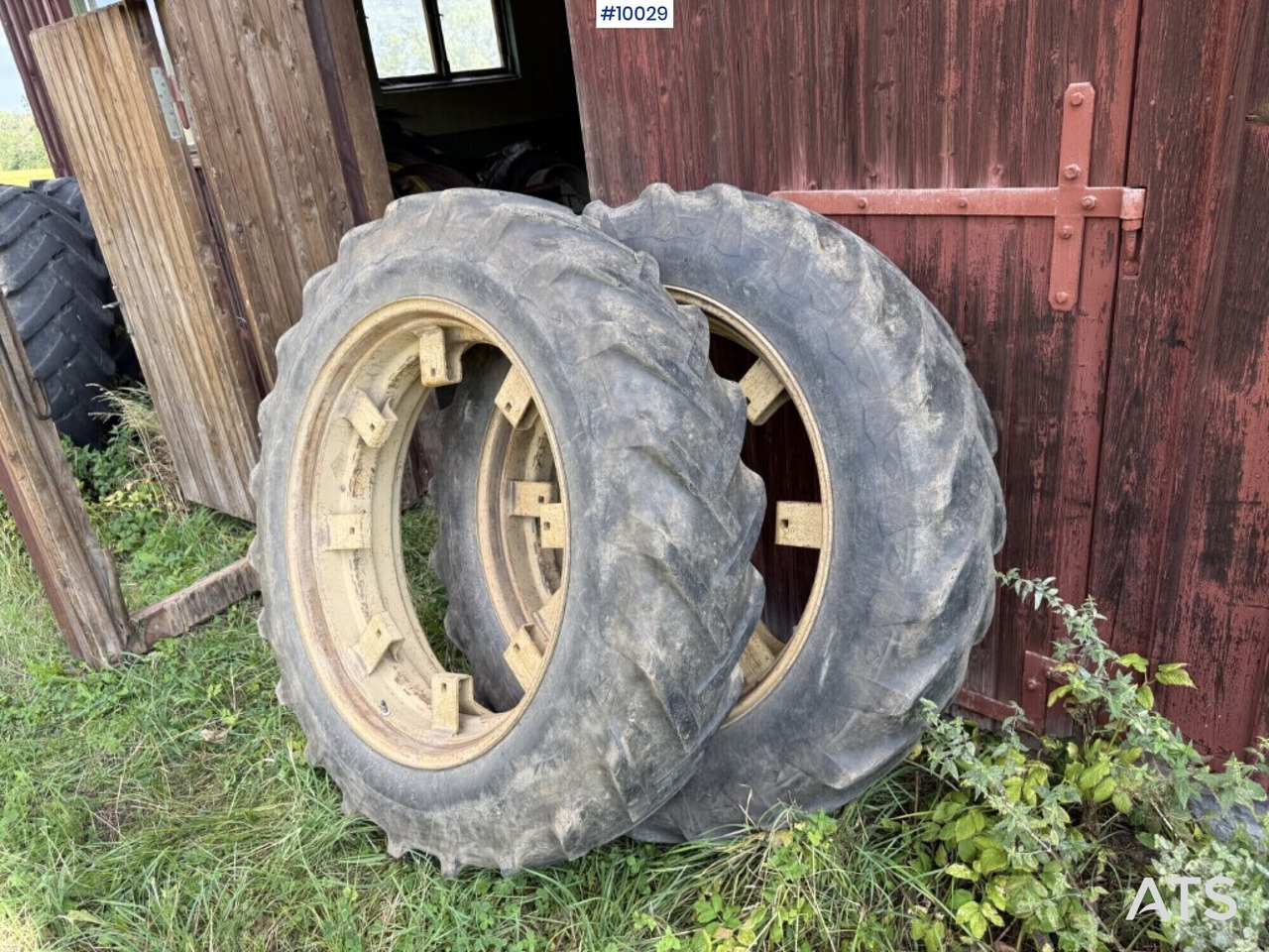 Traktordäck med ringar Goodyear 13.6-38 (4,500:- ex moms) - Komplektne ratas - Traktor: pilt 1 Traktordäck med ringar Goodyear 13.6-38 (4,500:- ex moms) - Komplektne ratas - Traktor: pilt 1