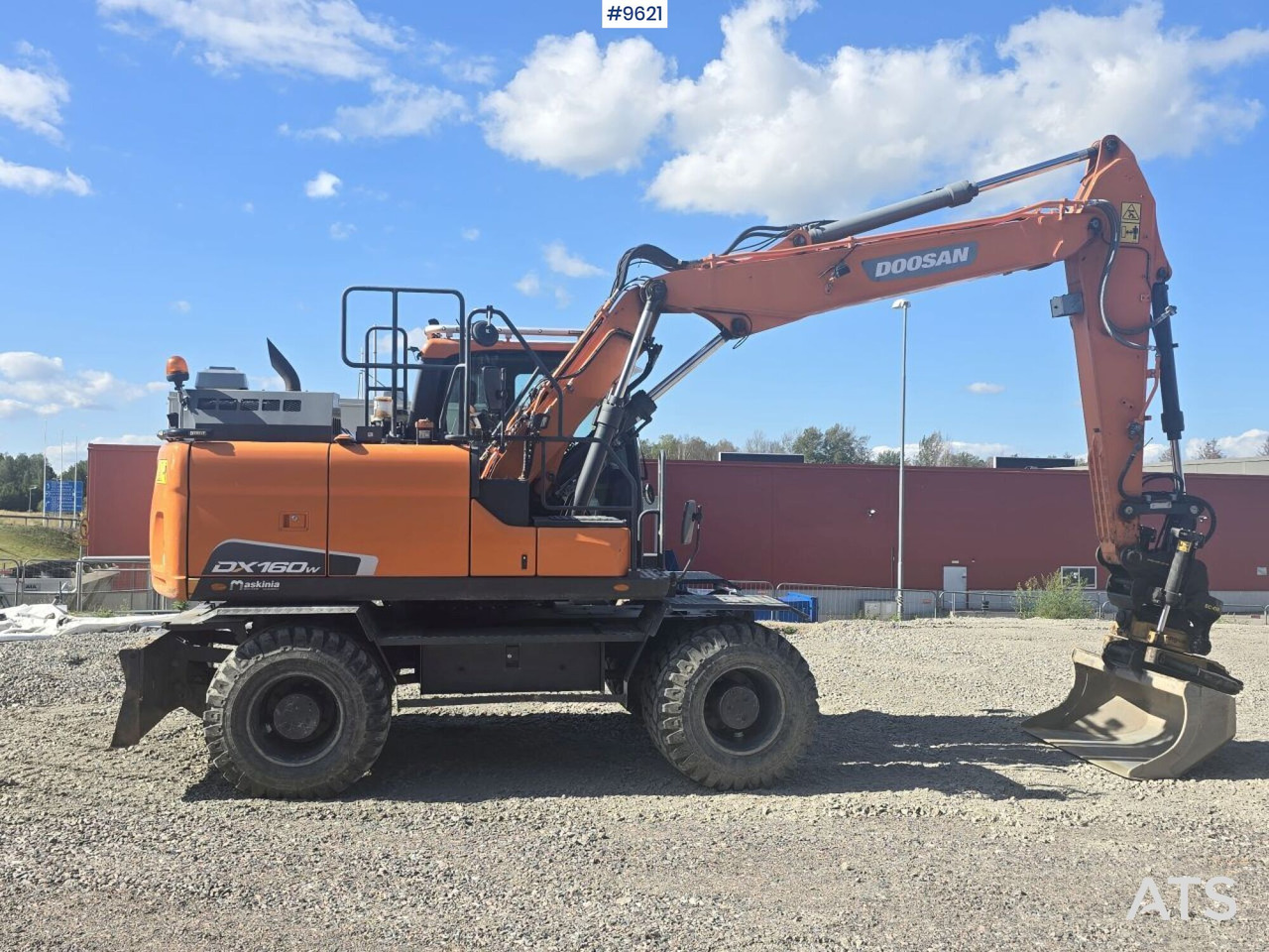 Ratastel ekskavaator Wheeled Excavator Doosan DX160W with attachment and trailer: pilt 11