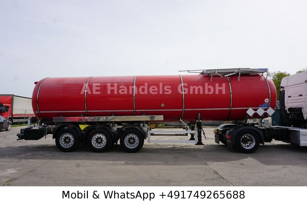 Feldbinder TSA 32.3 Aluminium Bitumen*ADR/32.000Ltr./3-Axle - Tsistern poolhaagis: pilt 2 Feldbinder TSA 32.3 Aluminium Bitumen*ADR/32.000Ltr./3-Axle - Tsistern poolhaagis: pilt 2