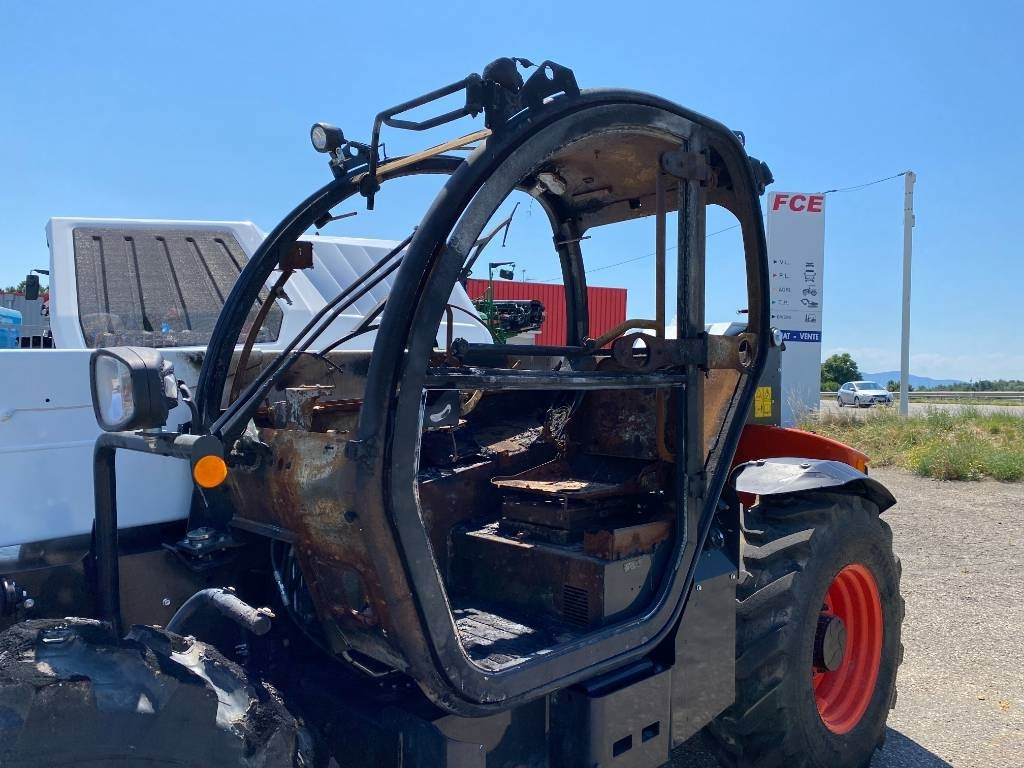 Teleskooplaadur Bobcat T41.140SLPRB 1er Main Origine Française endommagé: pilt 8