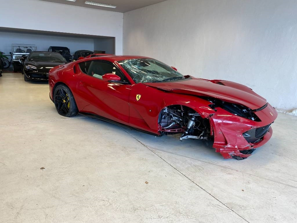 Ferrari 812 SUPERFAST / ROSSO 70ANNI endommagé - Auto: pilt 4 Ferrari 812 SUPERFAST / ROSSO 70ANNI endommagé - Auto: pilt 4
