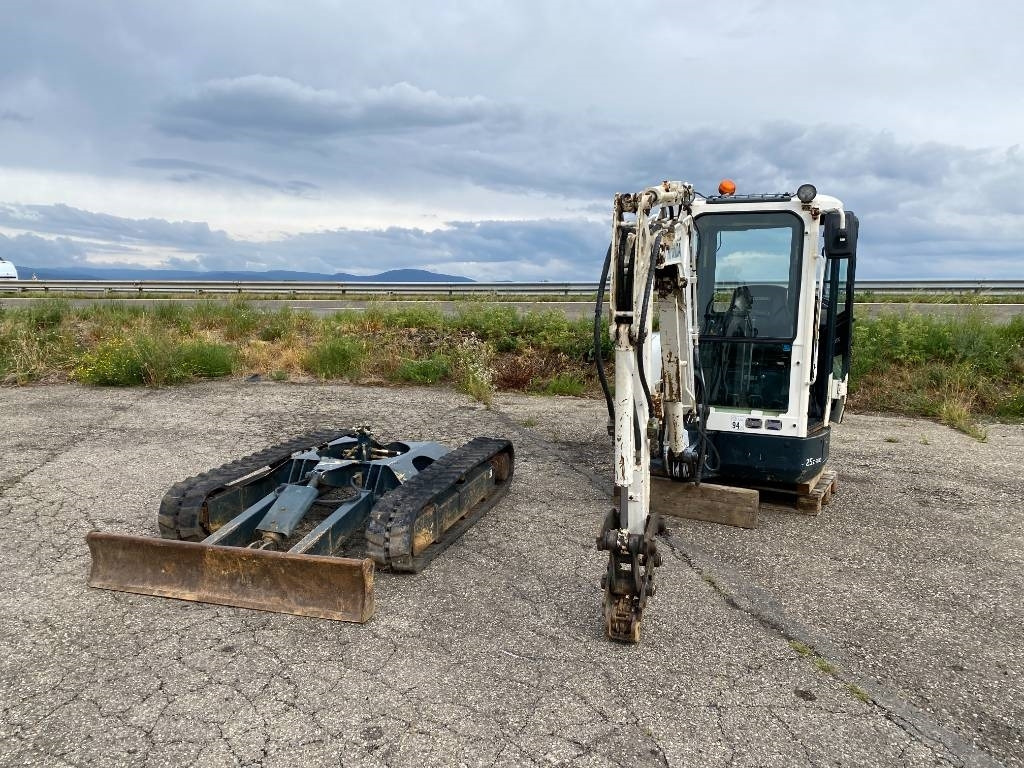 Hyundai ROBEX 25Z-9AK Certificat CE endommagée - Miniekskavaator: pilt 2 Hyundai ROBEX 25Z-9AK Certificat CE endommagée - Miniekskavaator: pilt 2