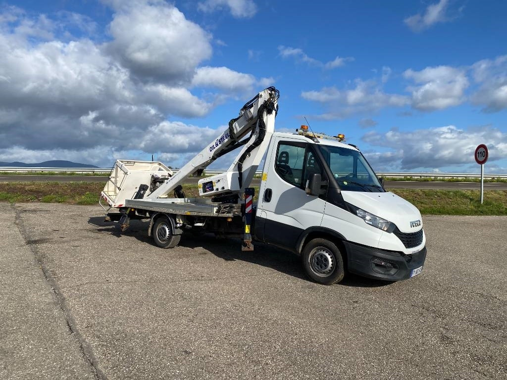 Iveco DAILY 35-140S / 2.3 Multijet 136-OIL&STEEL - Veoautolt tõusev platvorm: pilt 4 Iveco DAILY 35-140S / 2.3 Multijet 136-OIL&STEEL - Veoautolt tõusev platvorm: pilt 4