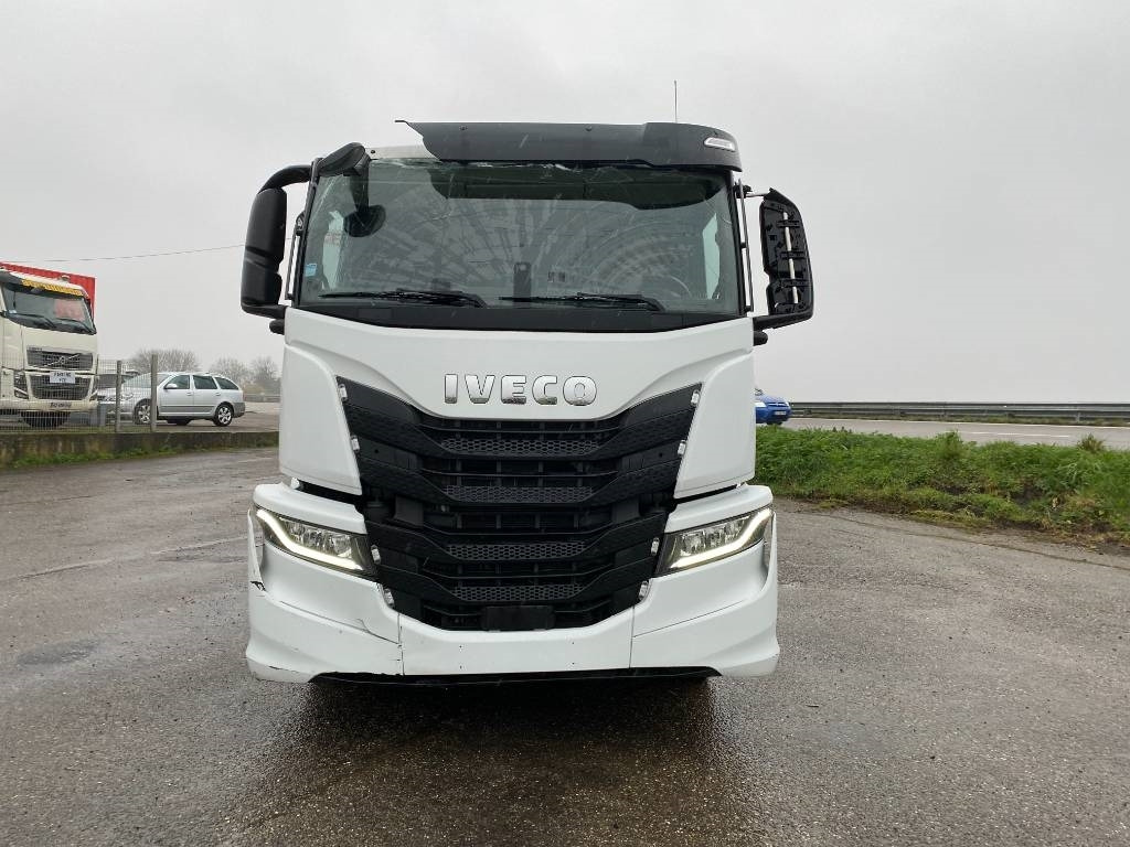 Iveco S WAY480 /FIAULT PF60 +GRUE HMF endommagée - Puksiirauto: pilt 3 Iveco S WAY480 /FIAULT PF60 +GRUE HMF endommagée - Puksiirauto: pilt 3