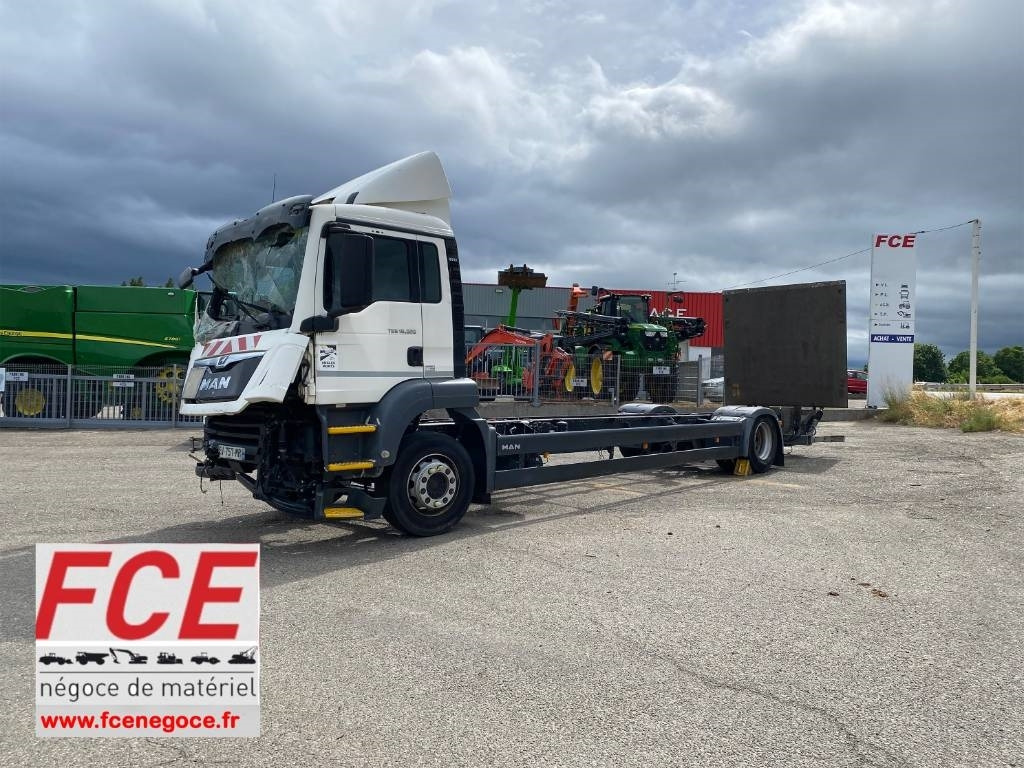 MAN TGS 18.320 *VENDU SANS MOTEUR NI BOITE DE VITESSE*  - Kabiinišassiiga veoauto: pilt 1 MAN TGS 18.320 *VENDU SANS MOTEUR NI BOITE DE VITESSE*  - Kabiinišassiiga veoauto: pilt 1