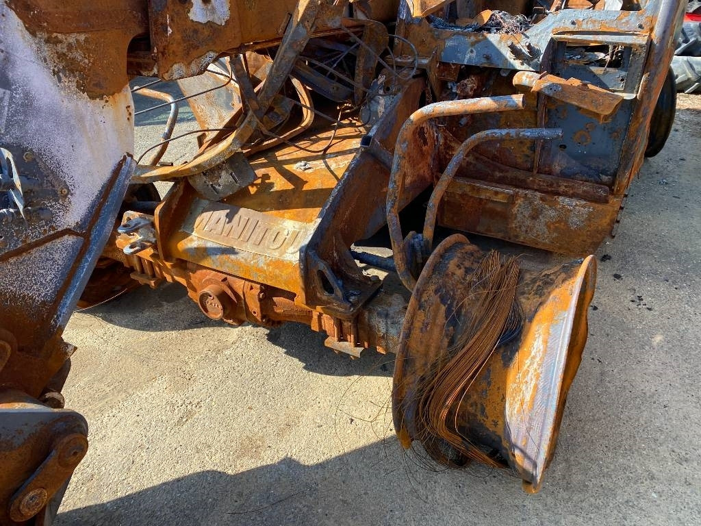 Teleskooplaadur Manitou MLT 737 endommagé: pilt 12