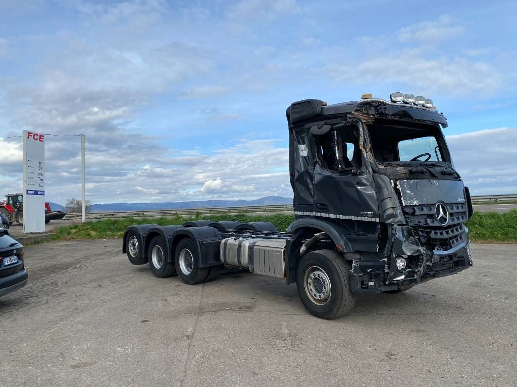 Mercedes-Benz AROCS 3751 8x4 / 1er Main endommagé - Kabiinišassiiga veoauto: pilt 3 Mercedes-Benz AROCS 3751 8x4 / 1er Main endommagé - Kabiinišassiiga veoauto: pilt 3
