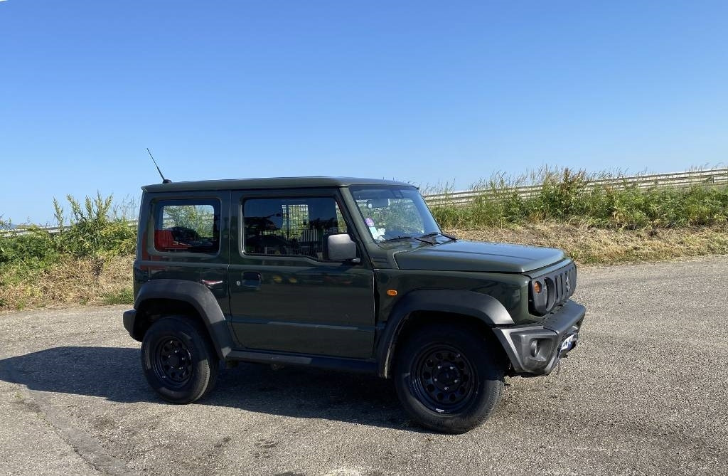 Suzuki JIMNY 1.5i 102/AllGrip endommagé - Auto: pilt 3 Suzuki JIMNY 1.5i 102/AllGrip endommagé - Auto: pilt 3