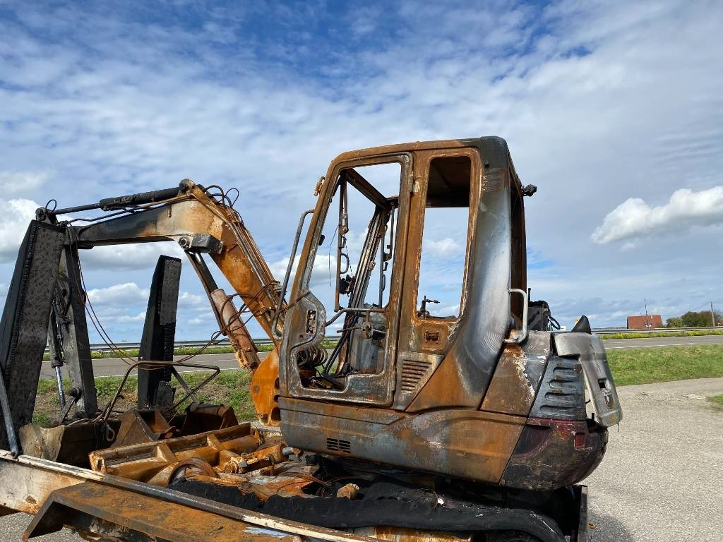 Takeuchi TB 250 + Brise roche et Godets endommagée - Miniekskavaator: pilt 3 Takeuchi TB 250 + Brise roche et Godets endommagée - Miniekskavaator: pilt 3