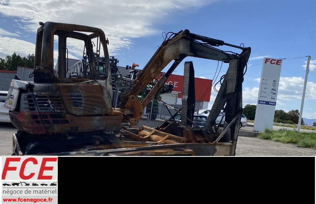 Takeuchi TB 250 + Brise roche et Godets endommagée - Miniekskavaator: pilt 1 Takeuchi TB 250 + Brise roche et Godets endommagée - Miniekskavaator: pilt 1
