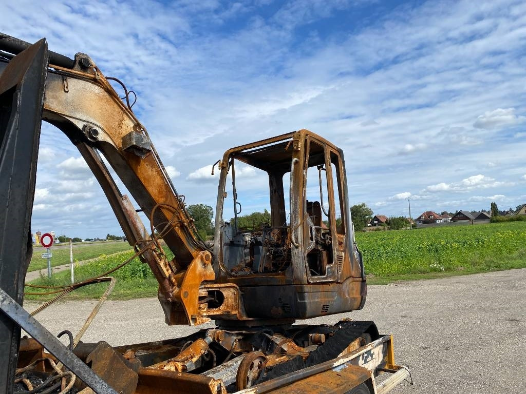 Takeuchi TB 250 + Brise roche et Godets endommagée - Miniekskavaator: pilt 5 Takeuchi TB 250 + Brise roche et Godets endommagée - Miniekskavaator: pilt 5