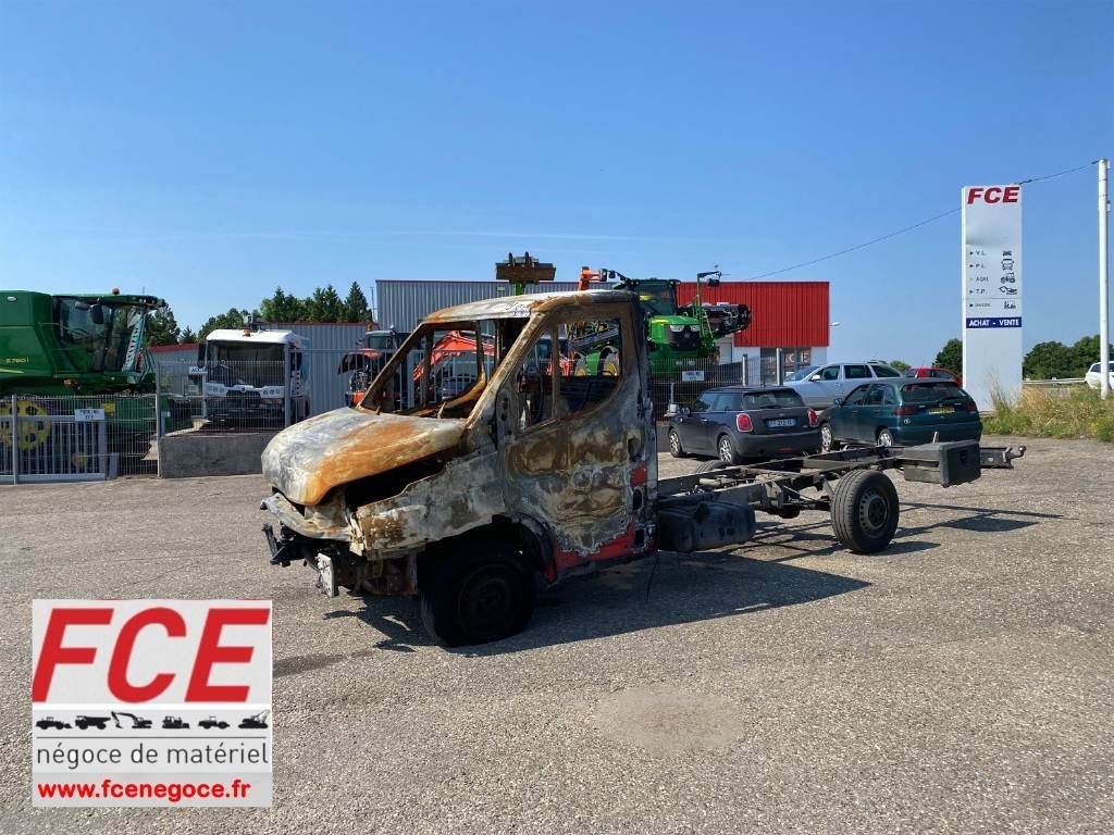 Iveco Châssis Cabine DAILY 33S12 / 2.3D 115 - Tarbesõiduk: pilt 1 Iveco Châssis Cabine DAILY 33S12 / 2.3D 115 - Tarbesõiduk: pilt 1