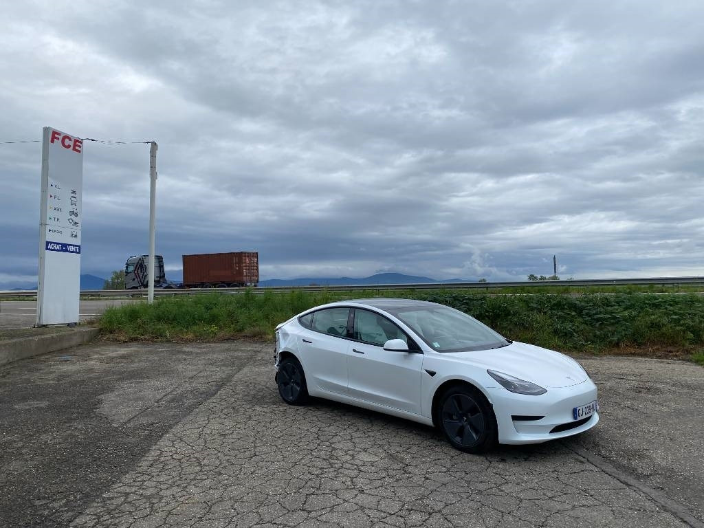 Tesla MODEL 3 5YJ3 - Rwd-Carte Grise Française endommagé - Auto: pilt 3 Tesla MODEL 3 5YJ3 - Rwd-Carte Grise Française endommagé - Auto: pilt 3