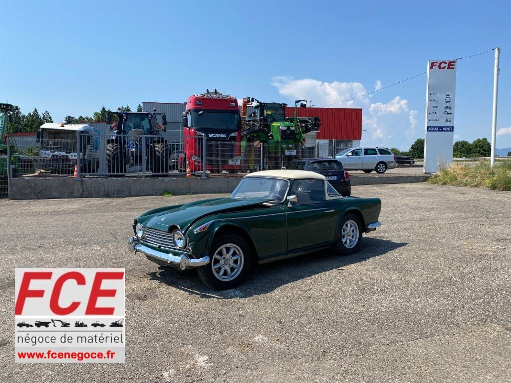 Triumph TR4-A + Hard Top / OldTimer endommagé - Auto: pilt 1 Triumph TR4-A + Hard Top / OldTimer endommagé - Auto: pilt 1