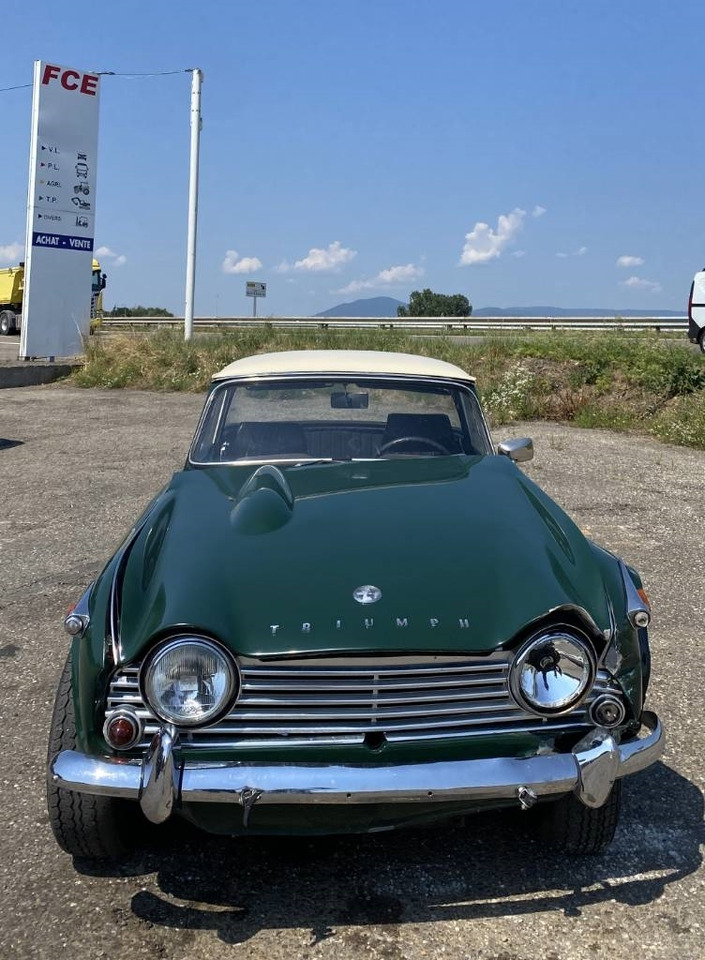 Triumph TR4-A + Hard Top / OldTimer endommagé - Auto: pilt 2 Triumph TR4-A + Hard Top / OldTimer endommagé - Auto: pilt 2