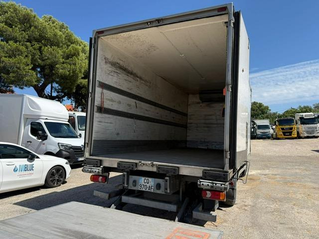 Iveco 120E22 CAISSE FRIGO HAYON - Külmutiga veoauto: pilt 2 Iveco 120E22 CAISSE FRIGO HAYON - Külmutiga veoauto: pilt 2