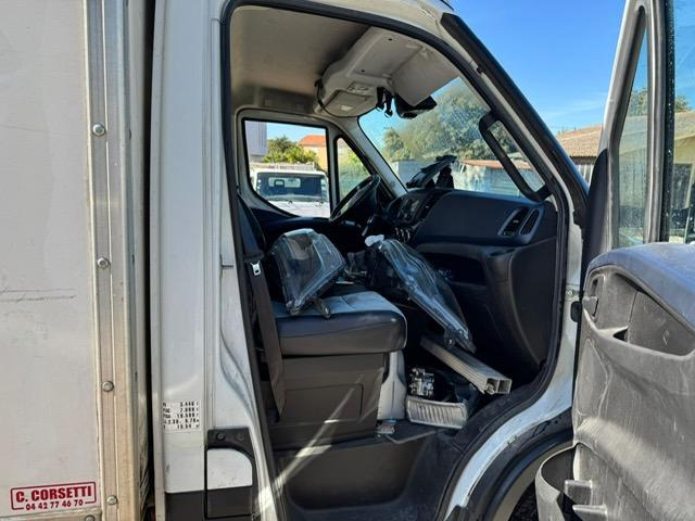 Iveco 70C180 CAISSE HAYON - Tarbesõiduk furgoon: pilt 4 Iveco 70C180 CAISSE HAYON - Tarbesõiduk furgoon: pilt 4