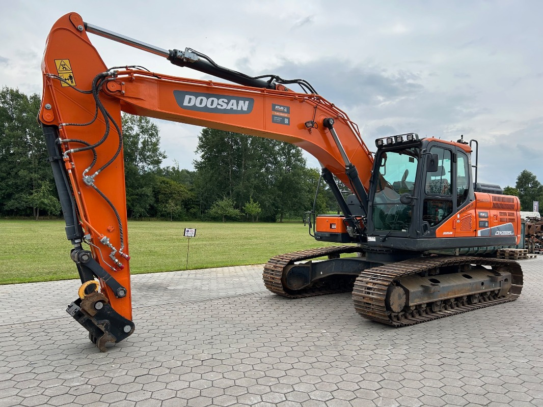Doosan DX225LC-5 - Lintekskavaator: pilt 1 Doosan DX225LC-5 - Lintekskavaator: pilt 1