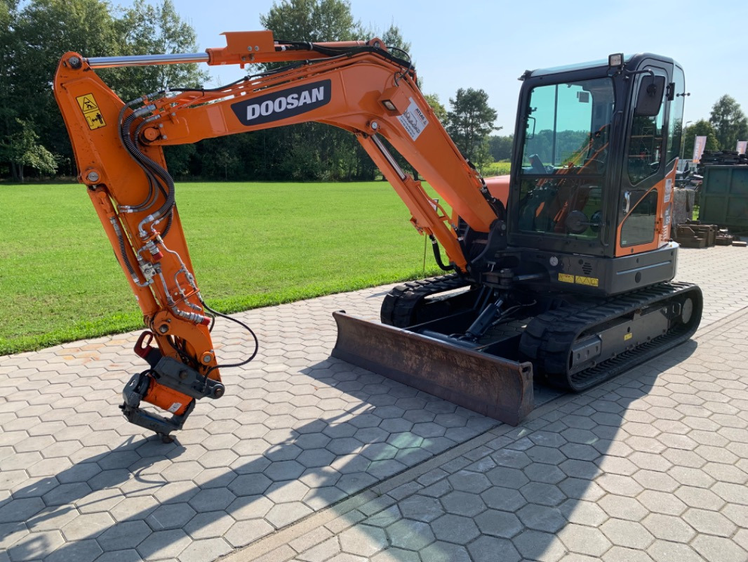 Doosan DX63-3 - Miniekskavaator: pilt 1 Doosan DX63-3 - Miniekskavaator: pilt 1