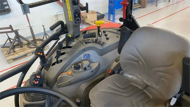 Case IH Farmall 100C - Traktor: pilt 5 Case IH Farmall 100C - Traktor: pilt 5