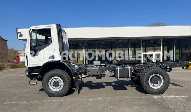 Iveco Eurocargo ML150E24WS 5.9L TURBO DIESEL 4x4 EURO3 CHASSIS CAB - EXPORT OUT EU - Kabiinišassiiga veoauto: pilt 5 Iveco Eurocargo ML150E24WS 5.9L TURBO DIESEL 4x4 EURO3 CHASSIS CAB - EXPORT OUT EU - Kabiinišassiiga veoauto: pilt 5