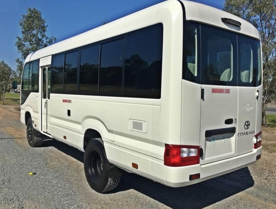 Toyota Coaster 23 SEATS 4x4 4.2L Diesel Manual - Maakonnaliini buss: pilt 5 Toyota Coaster 23 SEATS 4x4 4.2L Diesel Manual - Maakonnaliini buss: pilt 5