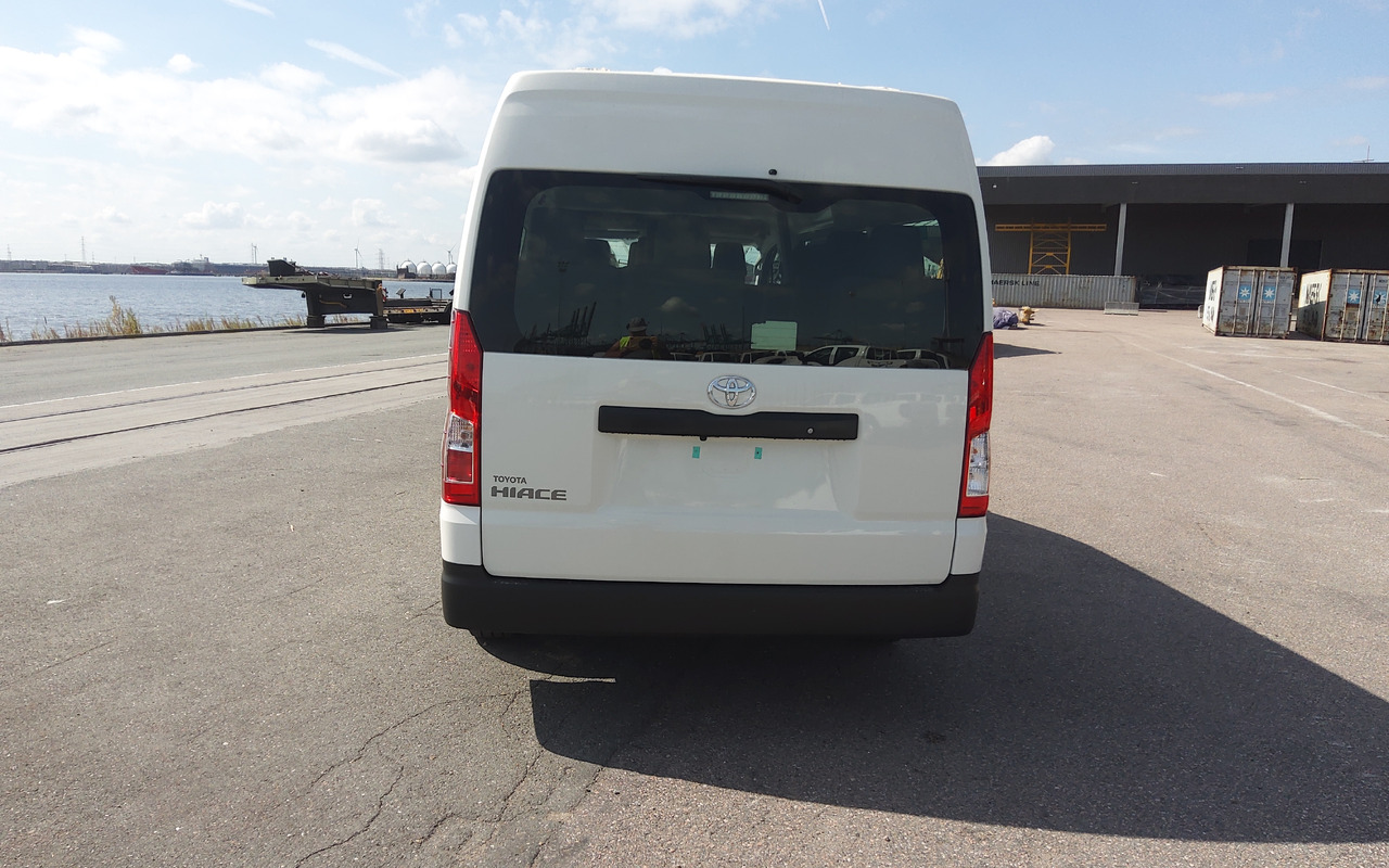 Toyota Hiace HIGH ROOF / TOIT HAUT 3.5L Petrol Manual - Väikebuss, Mikrobuss: pilt 4 Toyota Hiace HIGH ROOF / TOIT HAUT 3.5L Petrol Manual - Väikebuss, Mikrobuss: pilt 4