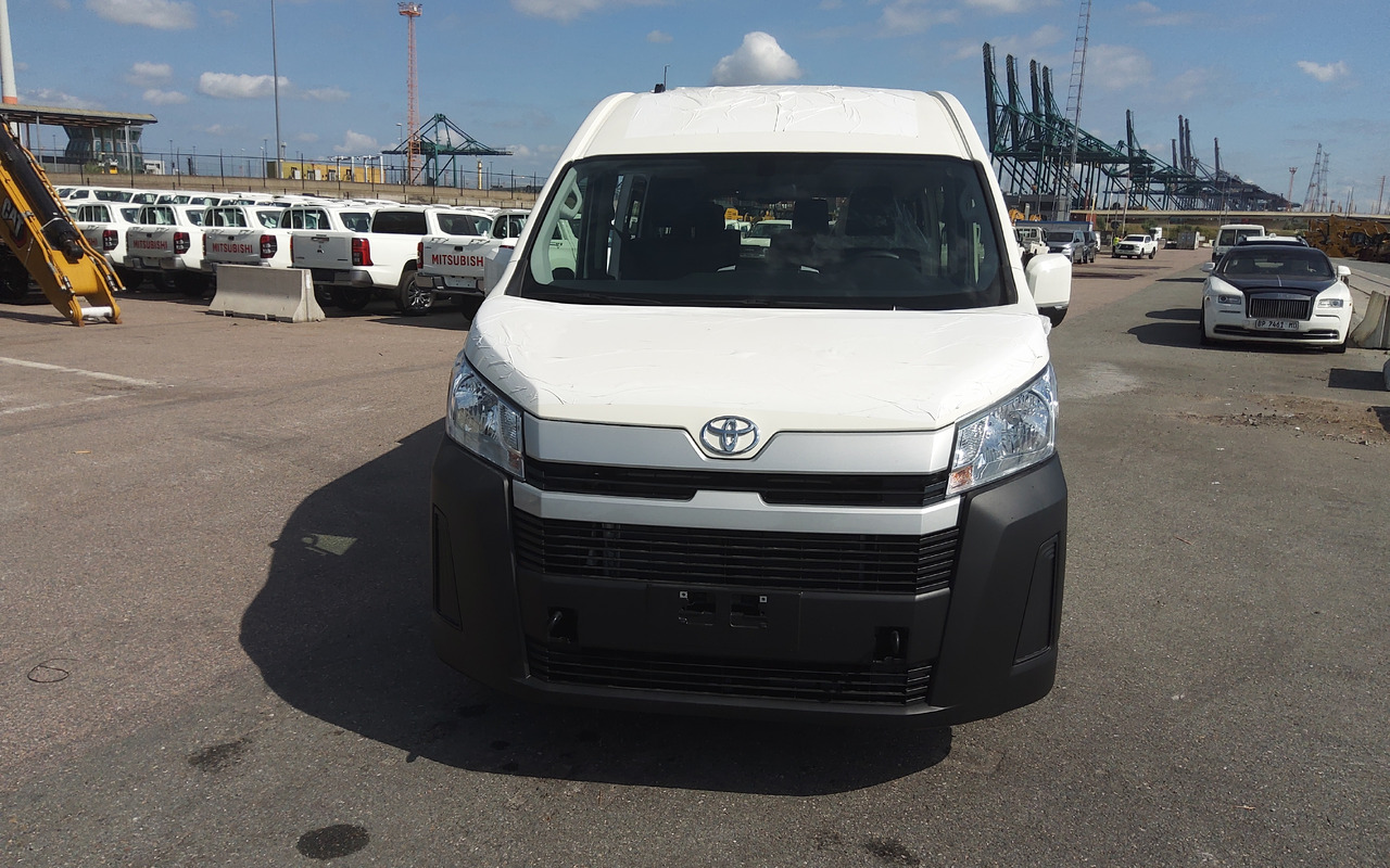 Toyota Hiace HIGH ROOF / TOIT HAUT 3.5L Petrol Manual - Väikebuss, Mikrobuss: pilt 2 Toyota Hiace HIGH ROOF / TOIT HAUT 3.5L Petrol Manual - Väikebuss, Mikrobuss: pilt 2