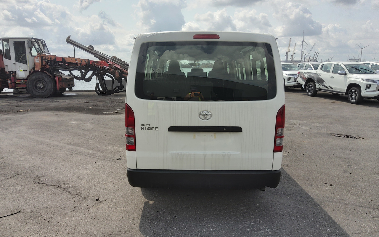 Toyota Hiace STANDARD ROOF 2.5L Diesel Manual - Väikebuss, Mikrobuss: pilt 5 Toyota Hiace STANDARD ROOF 2.5L Diesel Manual - Väikebuss, Mikrobuss: pilt 5