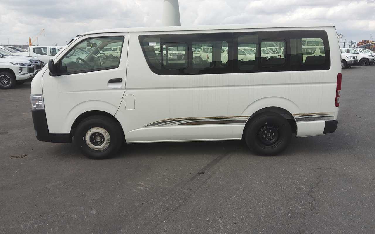 Toyota Hiace STANDARD ROOF 2.5L Diesel Manual - Väikebuss, Mikrobuss: pilt 3 Toyota Hiace STANDARD ROOF 2.5L Diesel Manual - Väikebuss, Mikrobuss: pilt 3