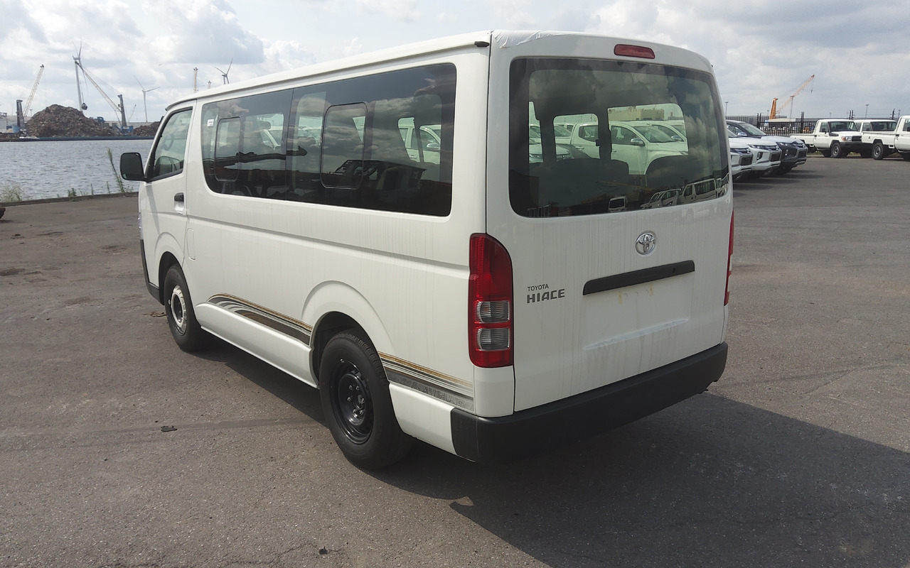 Toyota Hiace STANDARD ROOF 2.5L Diesel Manual - Väikebuss, Mikrobuss: pilt 4 Toyota Hiace STANDARD ROOF 2.5L Diesel Manual - Väikebuss, Mikrobuss: pilt 4