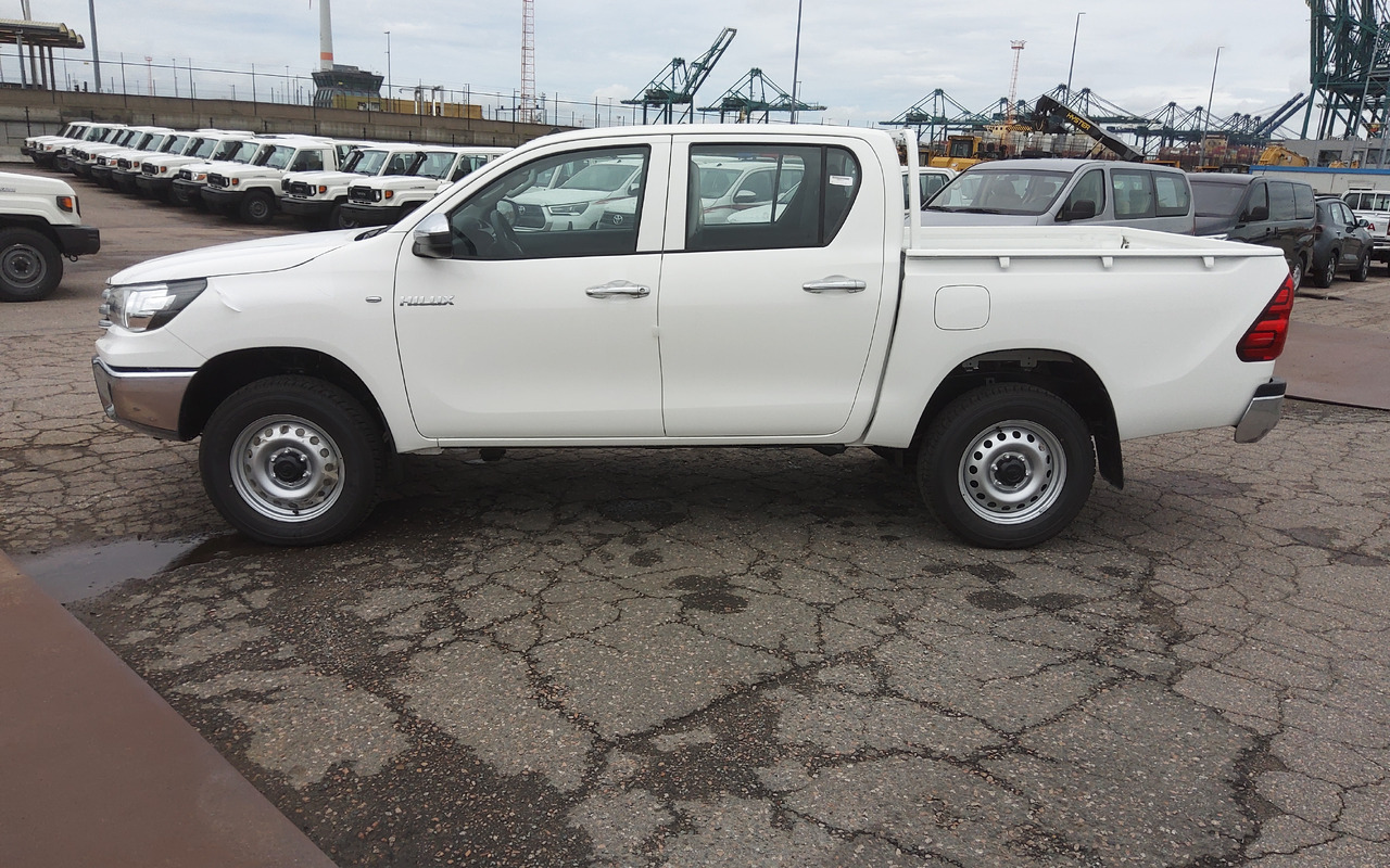 Toyota Hilux / Revo Pick-up double cabin pack security 2.4L Turbo Diesel Manual - Pikap: pilt 3 Toyota Hilux / Revo Pick-up double cabin pack security 2.4L Turbo Diesel Manual - Pikap: pilt 3