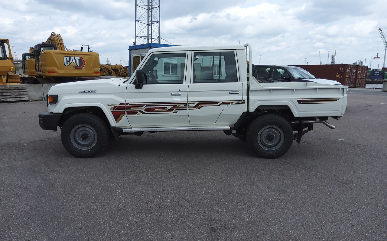 Toyota Toyota Land cruiser 79 grj double cabin 4.0L Petrol Manual 5 SEATS/PLACES - Pikap: pilt 5 Toyota Toyota Land cruiser 79 grj double cabin 4.0L Petrol Manual 5 SEATS/PLACES - Pikap: pilt 5