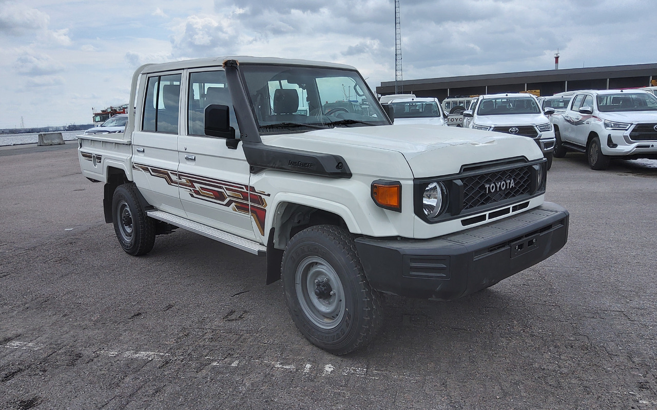 Toyota Toyota Land cruiser 79 grj double cabin 4.0L Petrol Manual 5 SEATS/PLACES - Pikap: pilt 3 Toyota Toyota Land cruiser 79 grj double cabin 4.0L Petrol Manual 5 SEATS/PLACES - Pikap: pilt 3