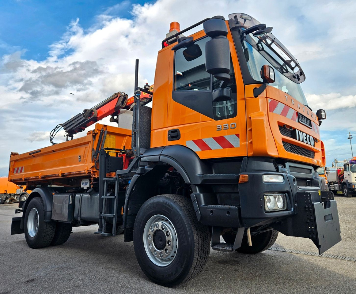Iveco Trakker 190T33 4x4 Euro5 Kran Palfinger Funk - Kallurauto, Kraanaga veoauto: pilt 1 Iveco Trakker 190T33 4x4 Euro5 Kran Palfinger Funk - Kallurauto, Kraanaga veoauto: pilt 1